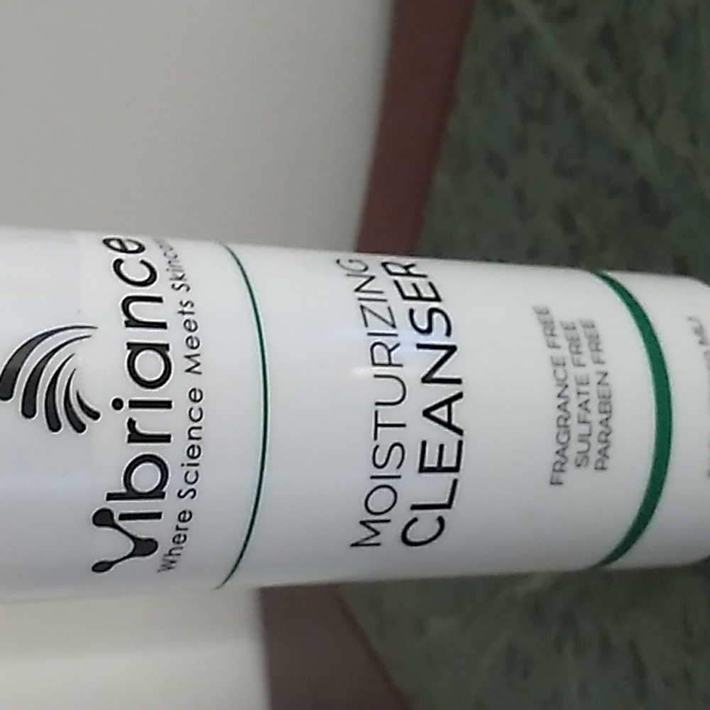 Vibrance moisturizing cleanser 5.1 fl.oz